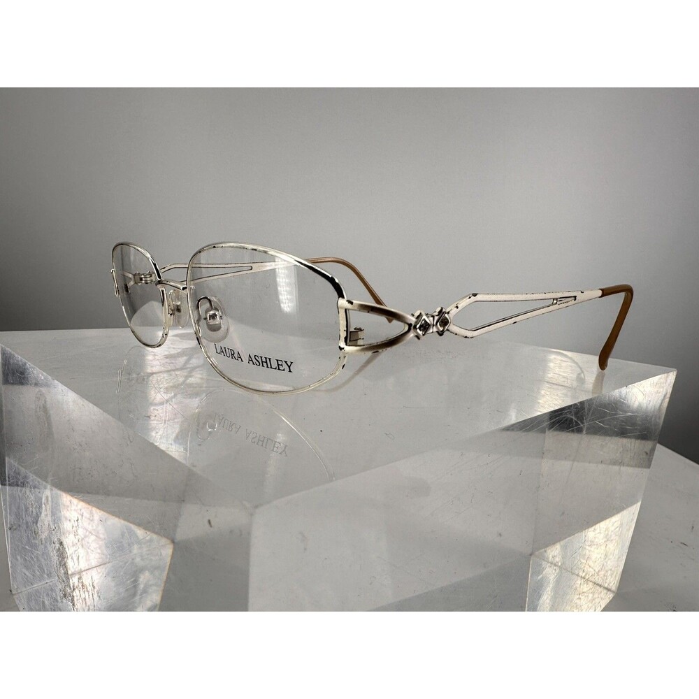 Laura Ashley Sheridan Silver Distressed Look Frame Italy 52-18-135 (C6-21)
